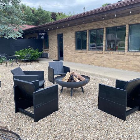 The Hemlock Inn Loudonville エクステリア 写真