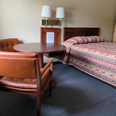 The Hemlock Inn Loudonville エクステリア 写真