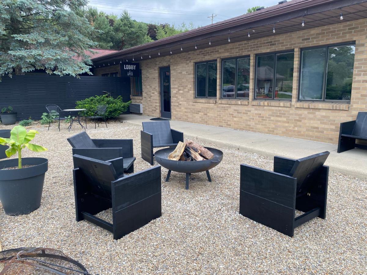 The Hemlock Inn Loudonville エクステリア 写真