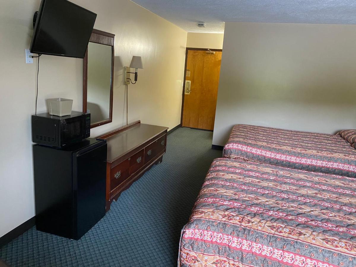 The Hemlock Inn Loudonville エクステリア 写真