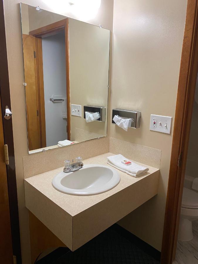 The Hemlock Inn Loudonville エクステリア 写真