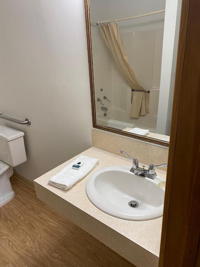 The Hemlock Inn Loudonville エクステリア 写真